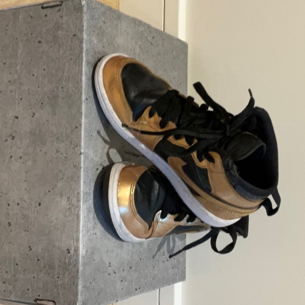 Nike Jordan 1 mid top gold and black little kids size 1